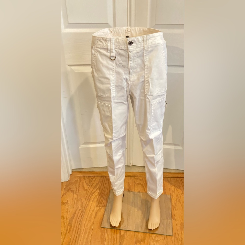 White House Black Market “The Slim Crop” Sz 6